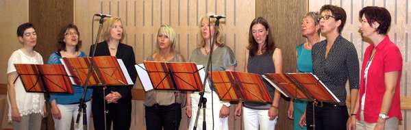 Mit „Weil der Himmel uns braucht …“ eröffnete die Gruppe Mosaik den Festgottesdienst, den sie musikalisch umrahmte.
