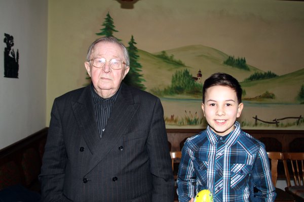 Der älteste Josef bei der Josefi-Feier in Thanheim war der 89-jährige Pfarrer Josef Fromm aus Pittersberg, der zugleich Geburtstag hatte: der jüngste war der zehnjährige Josef Rester aus Rannahof.